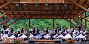 Festivalul Bujorului de Munte din Gura Râului